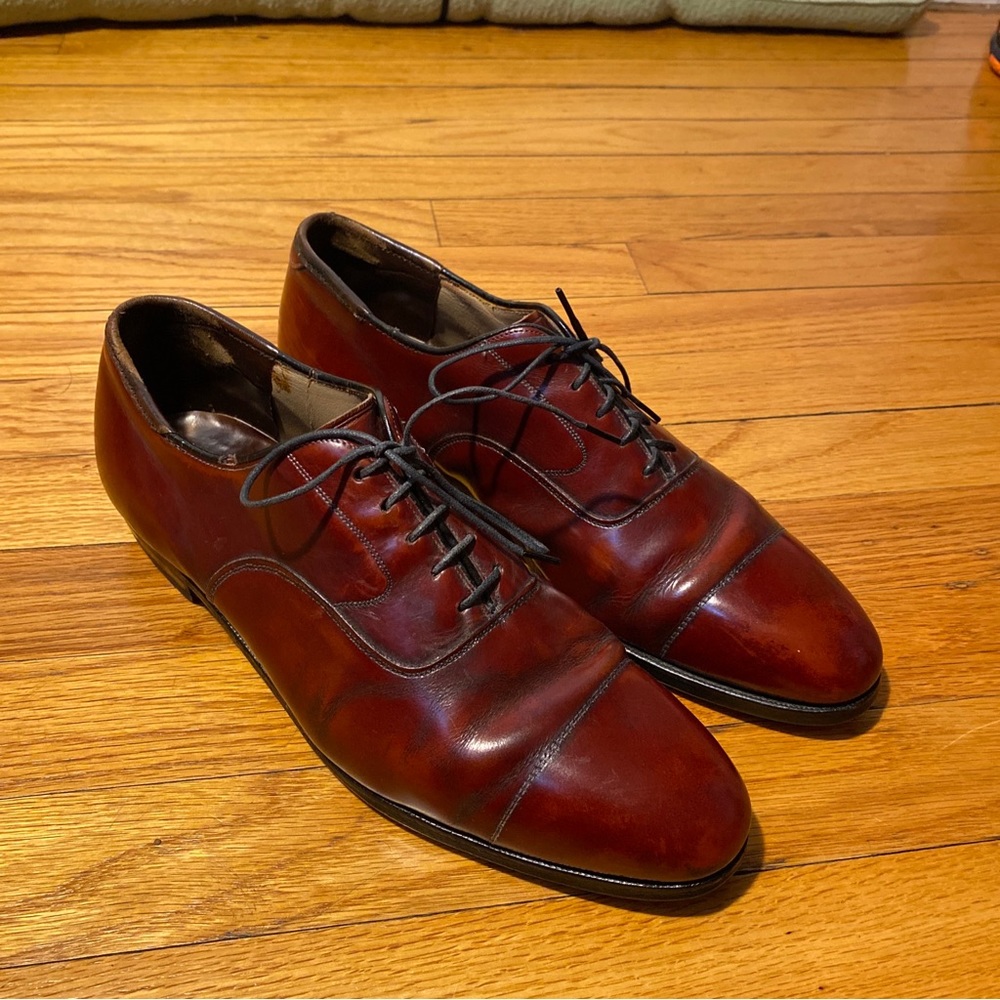 (1) Trendy Pair Of Classical Red Vibram Men’s Dress Shoes Men’s Size 9.5